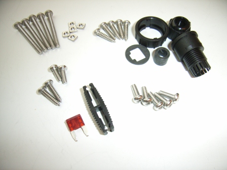 Screw Kit with 7,5A Fuse F/ VHF 6248